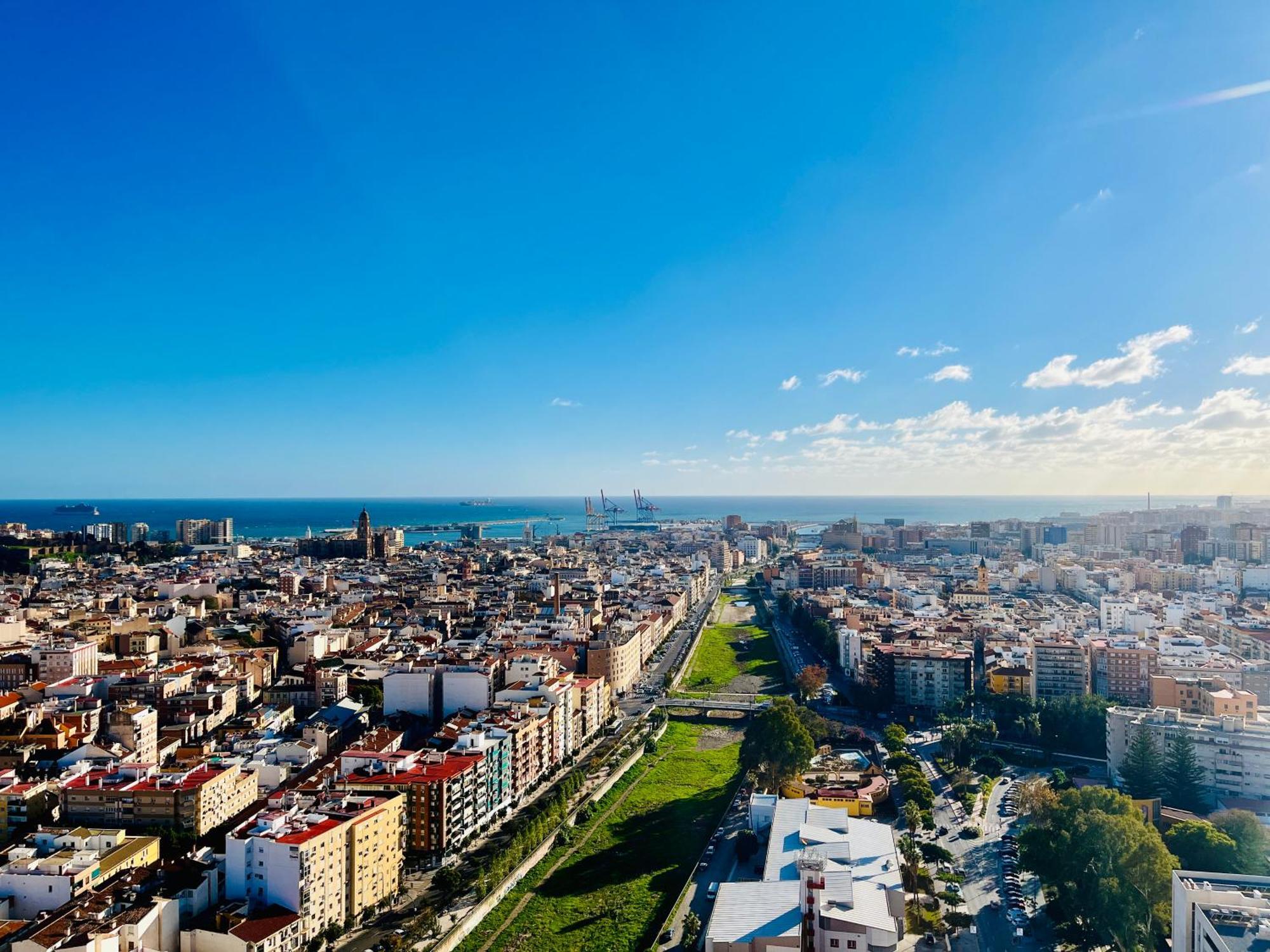 Apartamento De Lujo Con Vistas Impresionantes Apartment Malaga Exterior photo